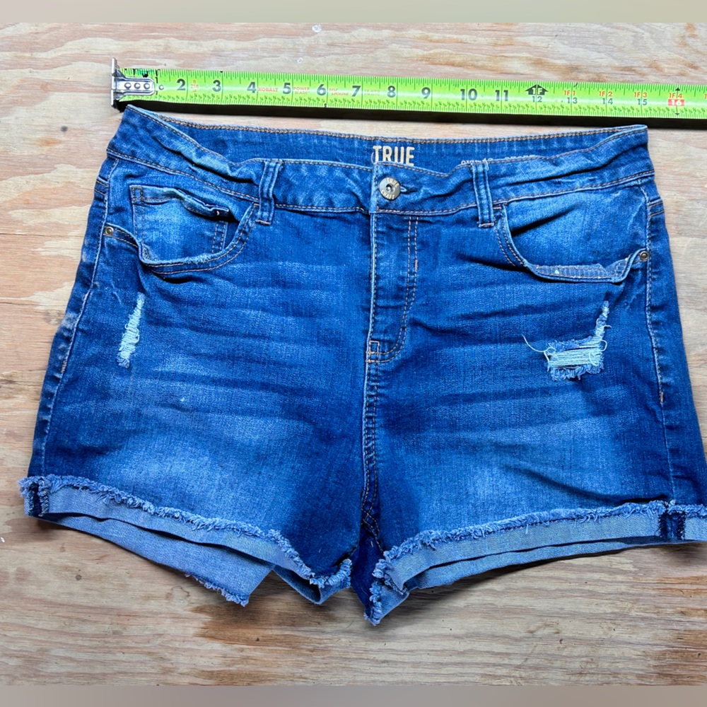 True craft denim shorts
